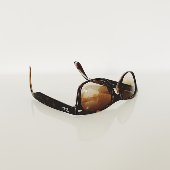 Classic Wayfarer RayBan Sunglasses - Picture 3 of 4